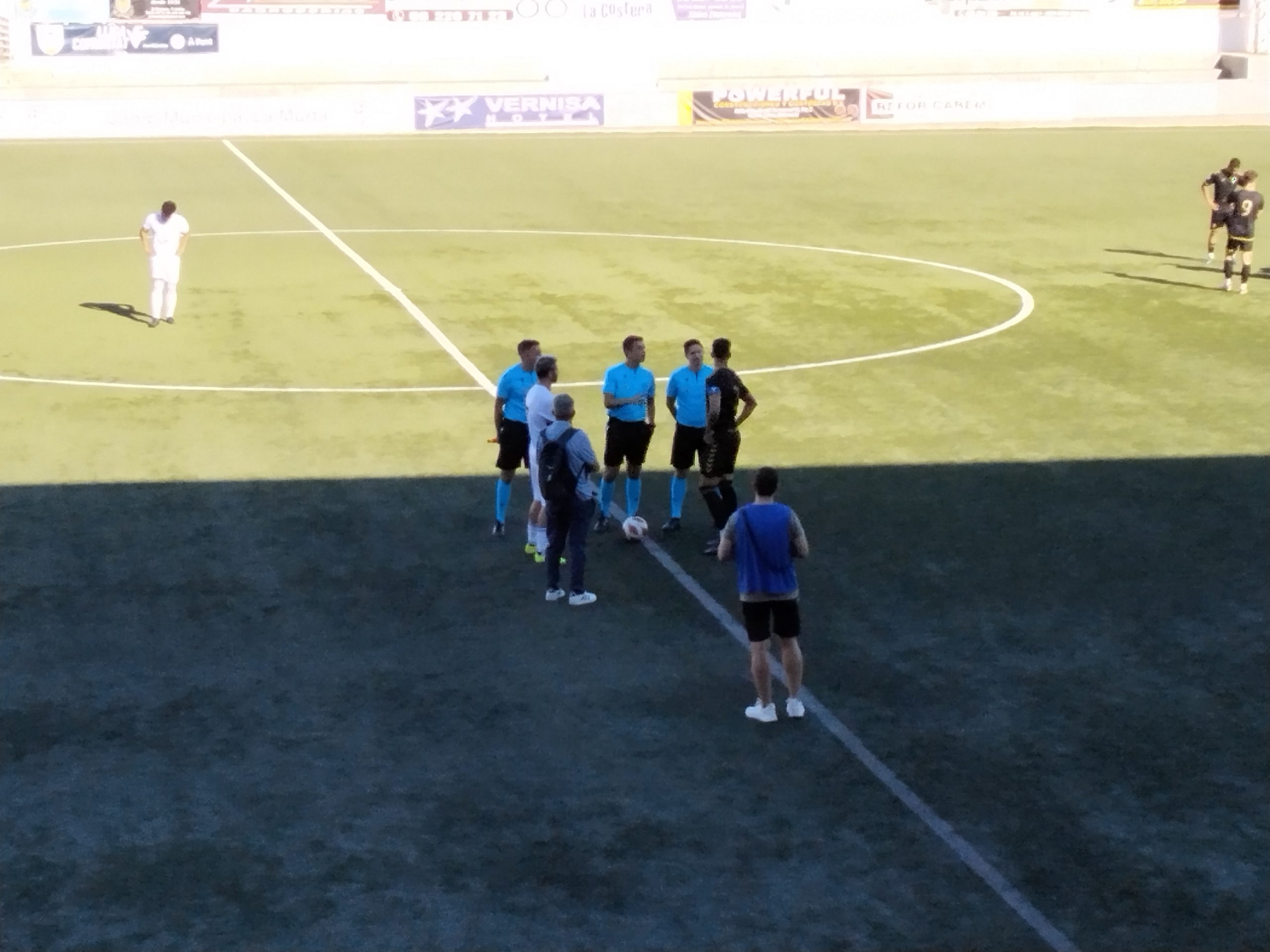 El Olímpic de Xàtiva gana por los errores del rival y por “calentarlo”