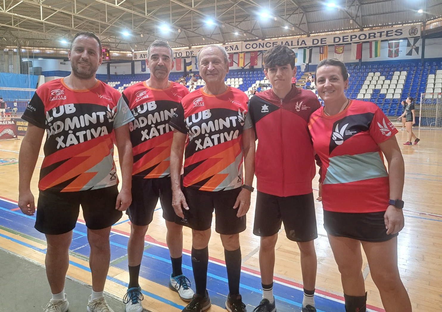 Los jóvenes “imitan” a los mayores del CB Xàtiva