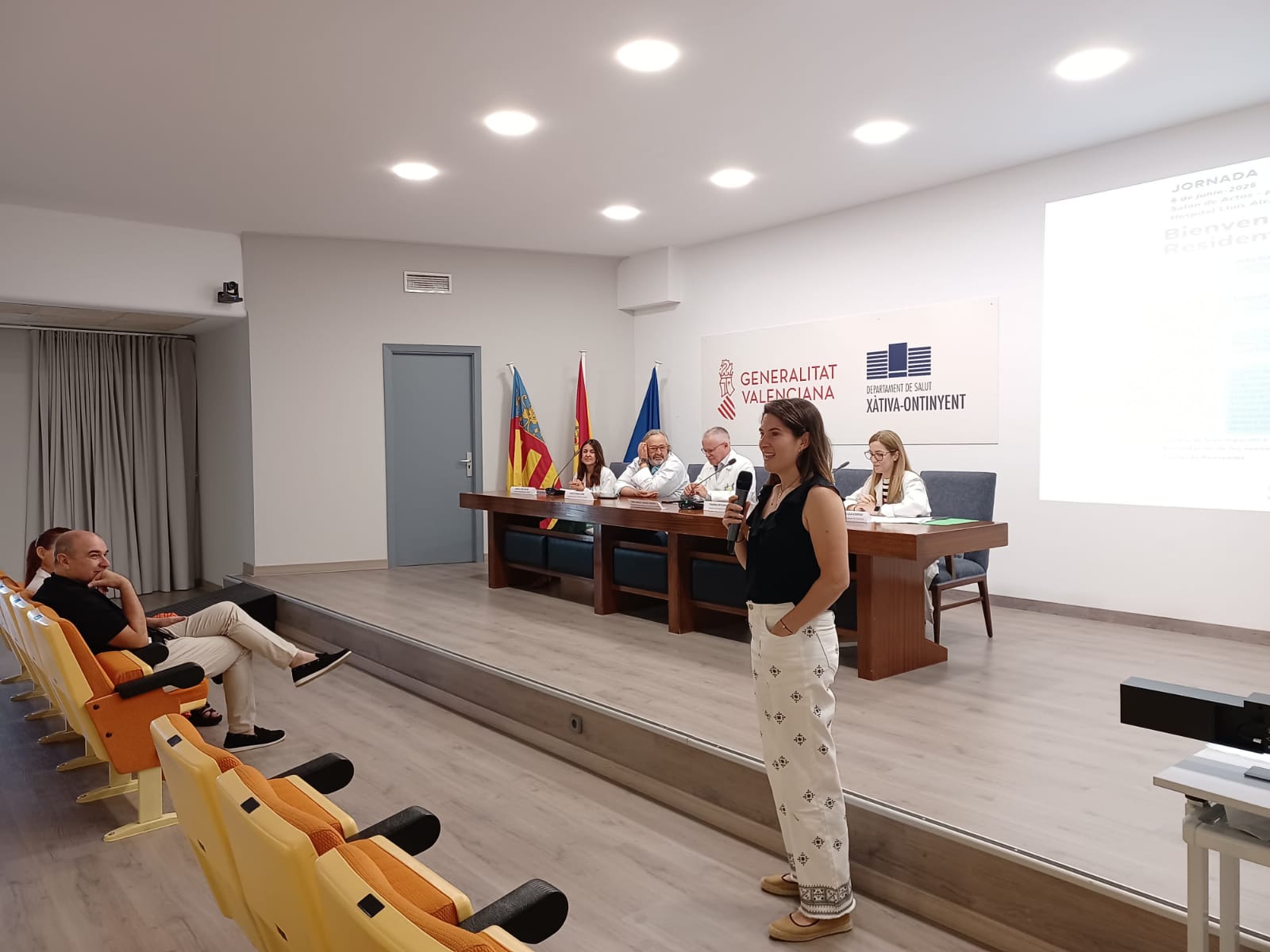 Acto de bienvenida a nuevos profesionales que cuidarán de la salud en el Departamento