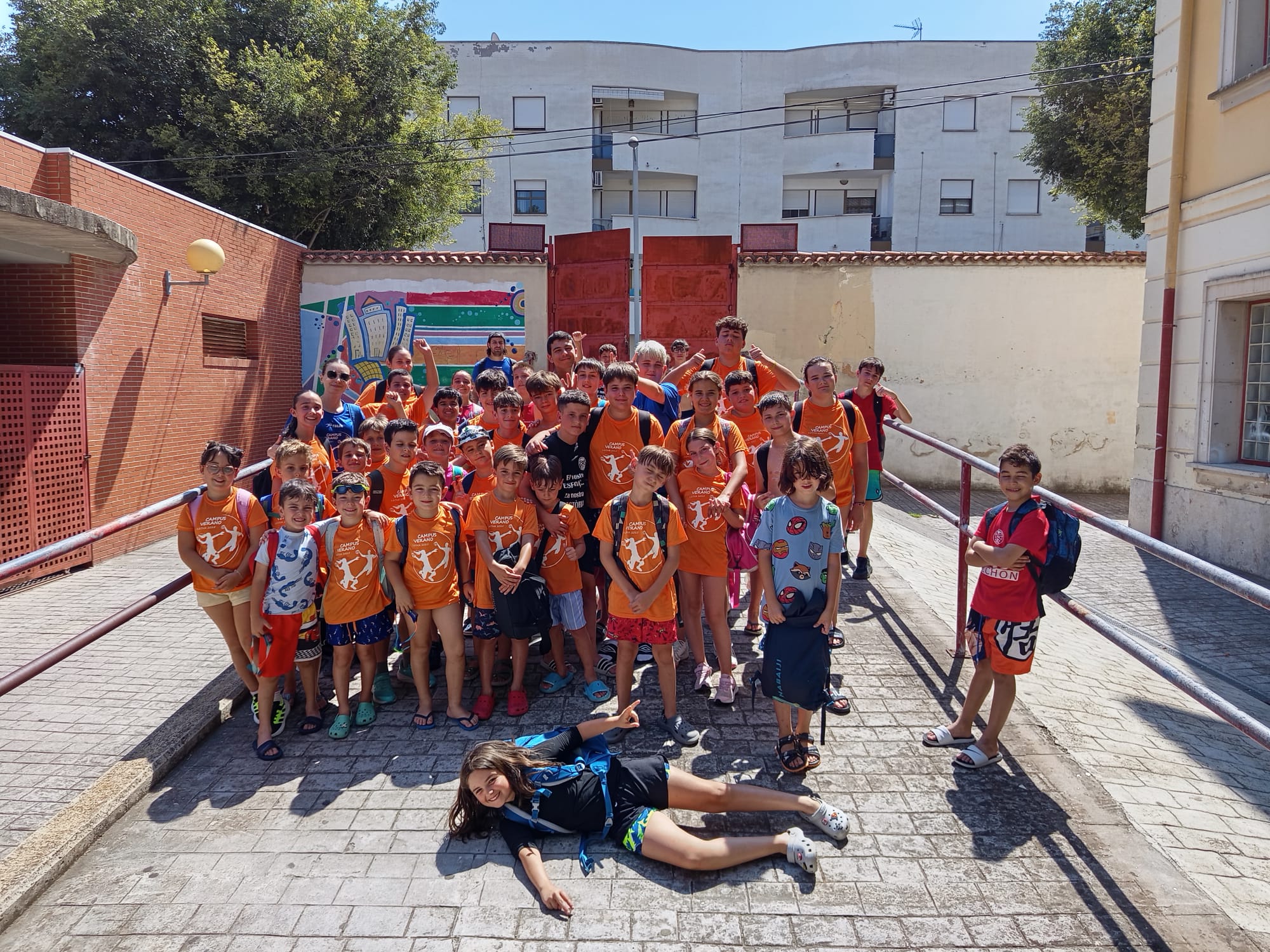 Un campus cierra la temporada de “aniversario” del Club Handbol Xàtiva